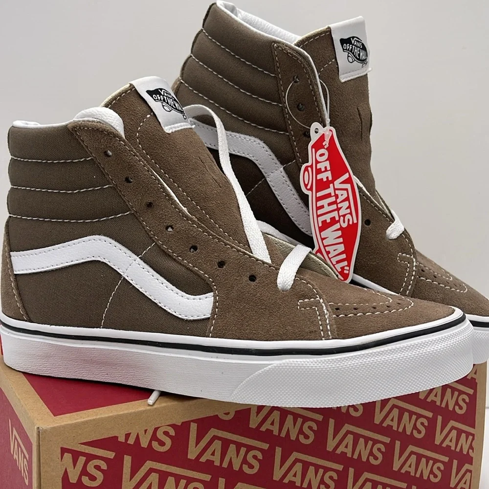 Vans WMNS Sk8-Hi Color Theory Walnut
VN0007NP1NU
Sneakers - Picture 6 of 16